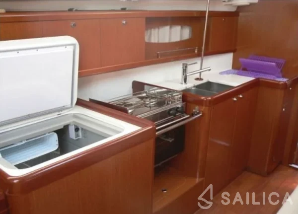 Oceanis 40 - Yacht Charter Sailica