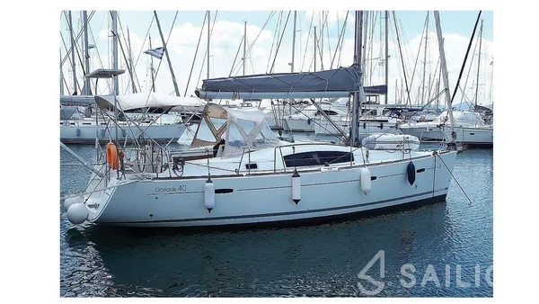 Oceanis 40 - Yacht Charter Sailica
