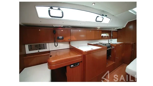 Oceanis 40 - Yacht Charter Sailica