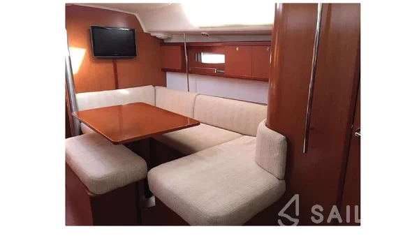Oceanis 40 - Yacht Charter Sailica