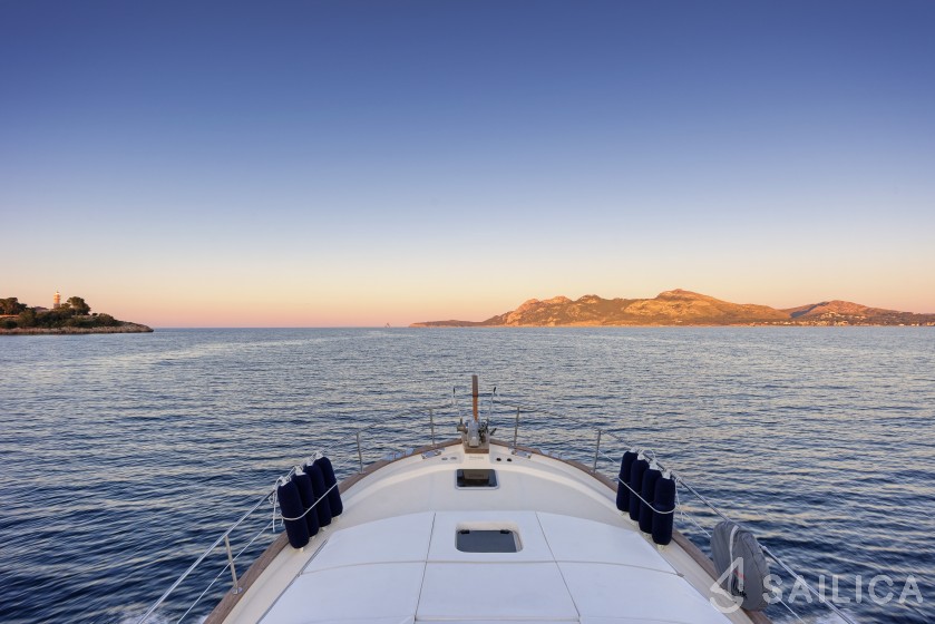 Menorquin 160 - Yacht Charter Sailica