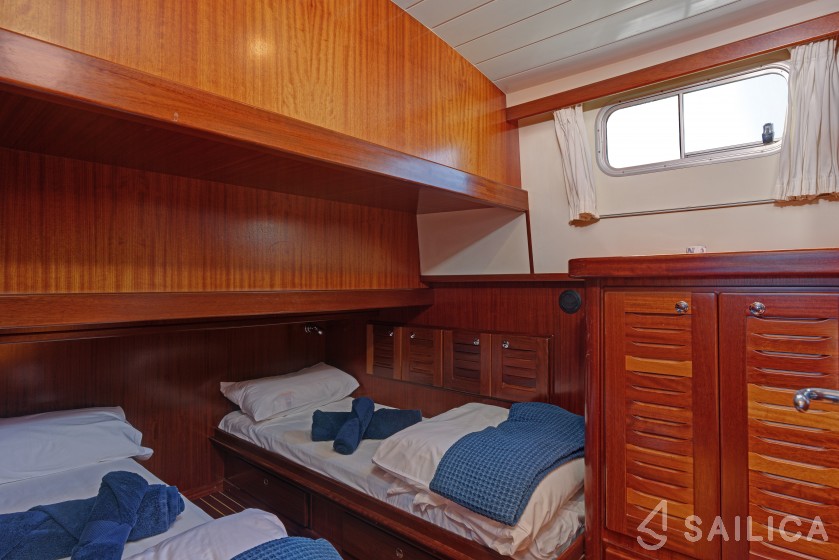 Menorquin 160 - Yacht Charter Sailica