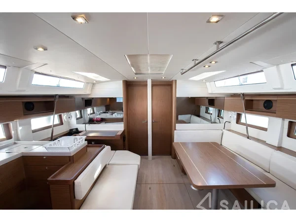 Oceanis 51.1 - Yacht Charter Sailica
