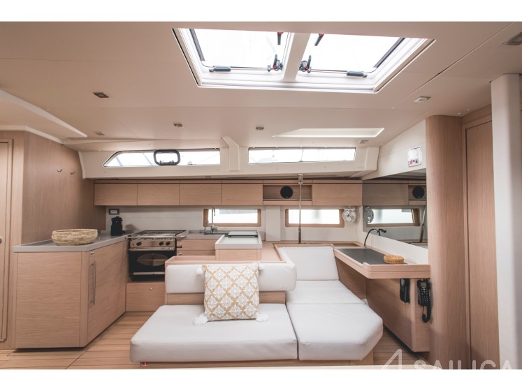 Oceanis 51.1 - Yacht Charter Sailica