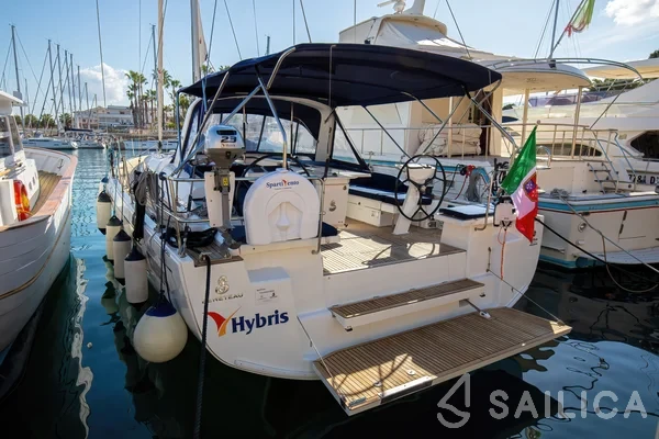 Oceanis 51.1 - Yacht Charter Sailica