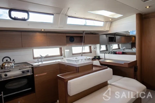Oceanis 51.1 - Yacht Charter Sailica