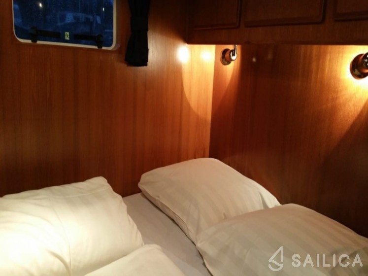 De Drait Renal 40 - Yacht Charter Sailica