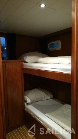 De Drait Renal 40 - Yacht Charter Sailica