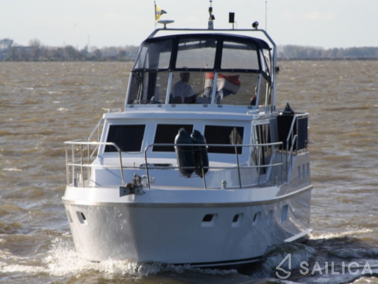 De Drait Renal 40 - Yacht Charter Sailica