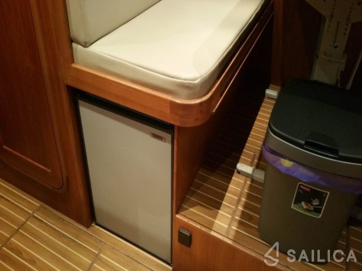 De Drait Renal 40 - Yacht Charter Sailica