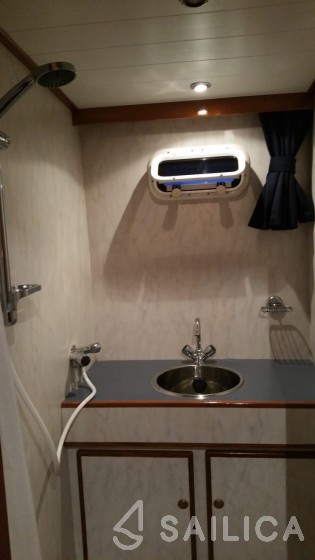 De Drait Renal 40 - Yacht Charter Sailica