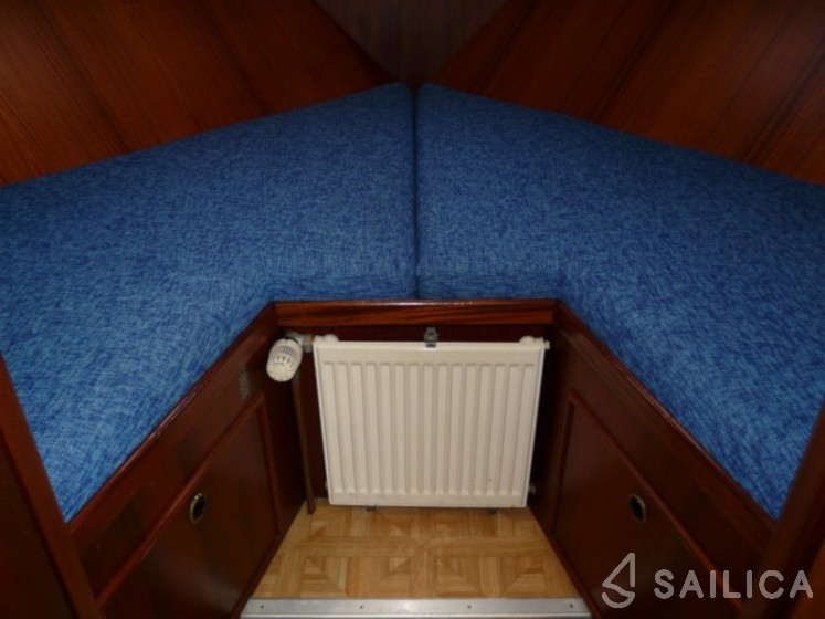 Merenpoort 1100s - Yacht Charter Sailica