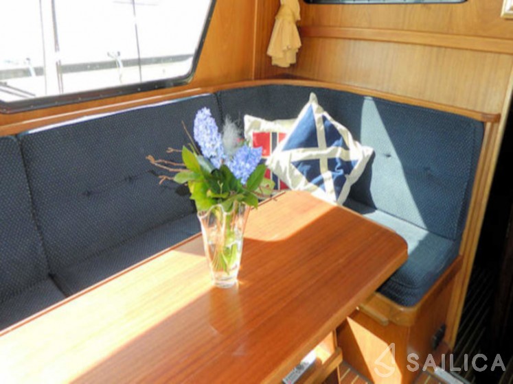 Merenpoort 1100s - Yacht Charter Sailica