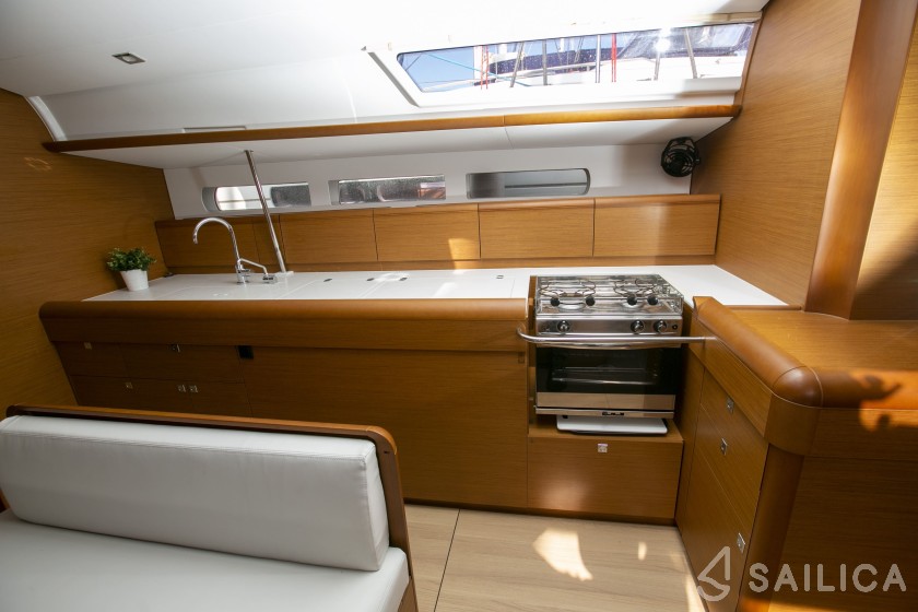 Sun Odyssey 519 - Yacht Charter Sailica