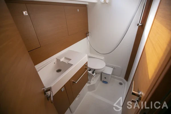 Sun Odyssey 519 - Yacht Charter Sailica