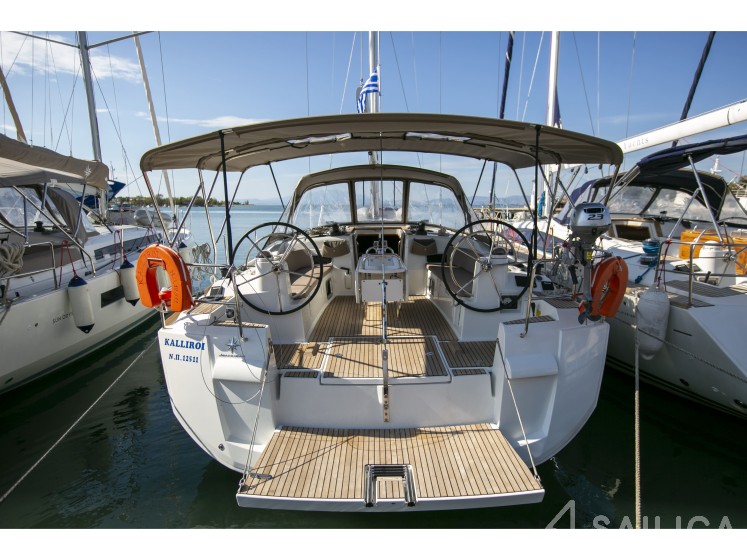 Sun Odyssey 519 - Yacht Charter Sailica