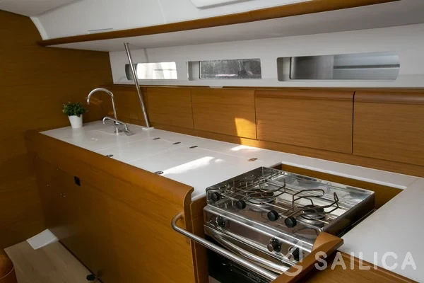 Sun Odyssey 519 - Yacht Charter Sailica
