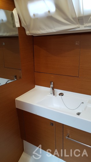 Sun Odyssey 519 - Yacht Charter Sailica