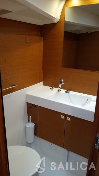 Sun Odyssey 519 - Yacht Charter Sailica