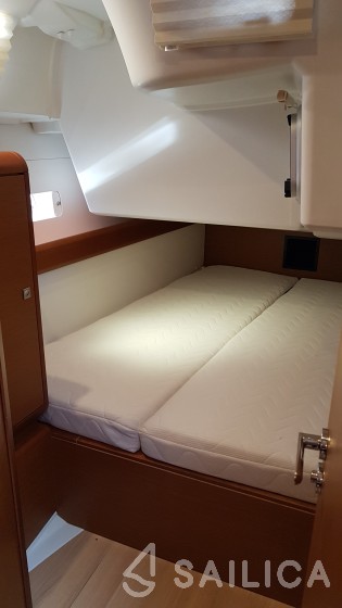 Sun Odyssey 519 - Yacht Charter Sailica