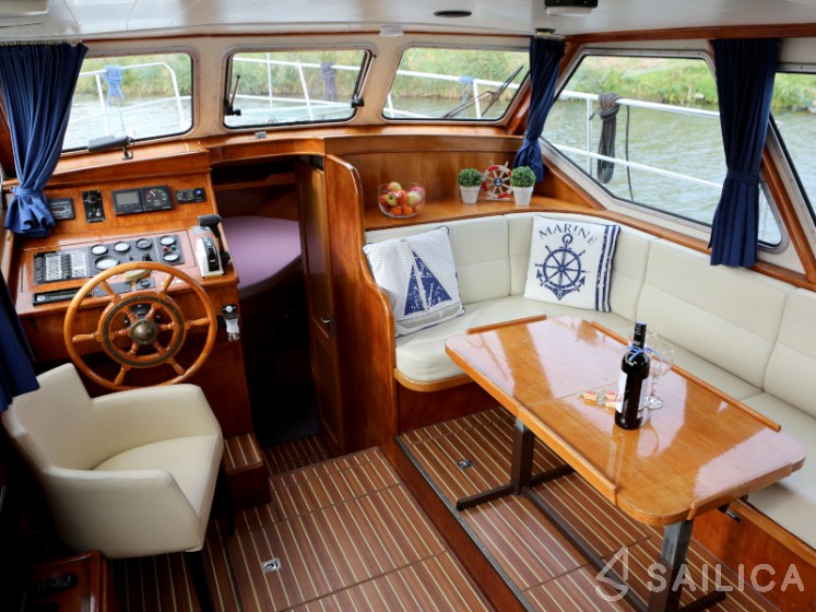 Pedro Solano 33 - Yacht Charter Sailica