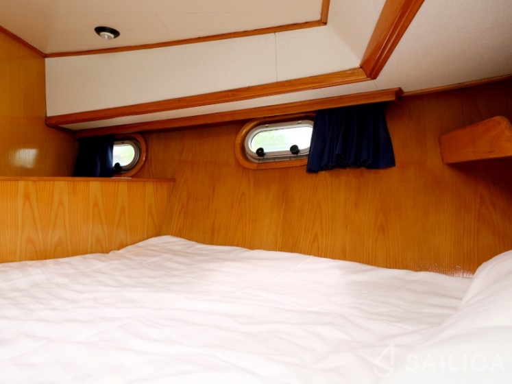 Pedro Solano 33 - Yacht Charter Sailica