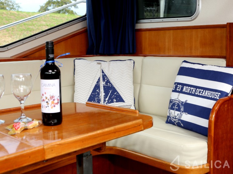 Pedro Solano 33 - Yacht Charter Sailica