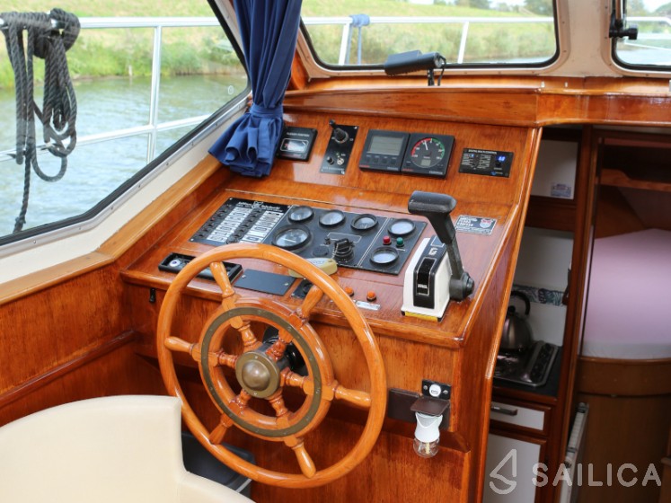 Pedro Solano 33 - Yacht Charter Sailica