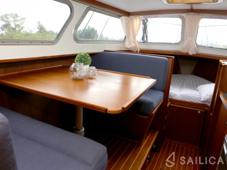 Pedro 800 - Yacht Charter Sailica