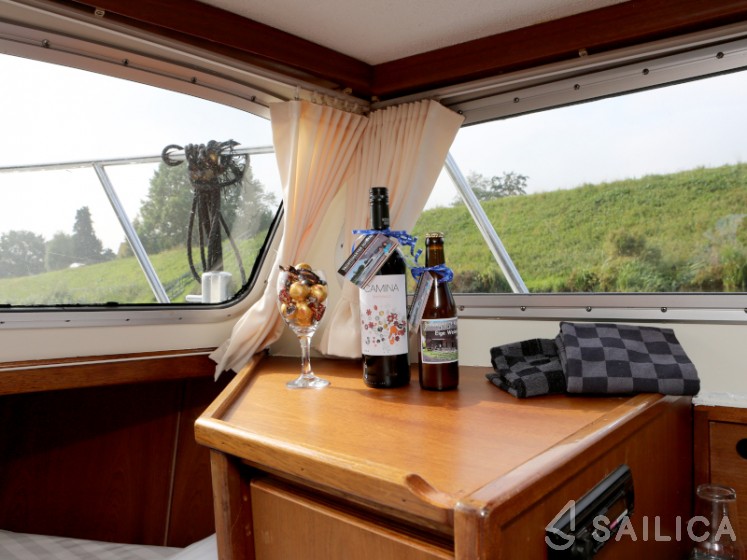 Pedro 800 - Yacht Charter Sailica