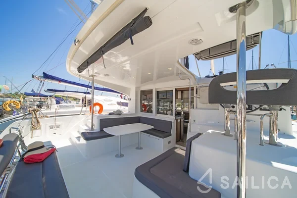 Lagoon 40 - Yacht Charter Sailica