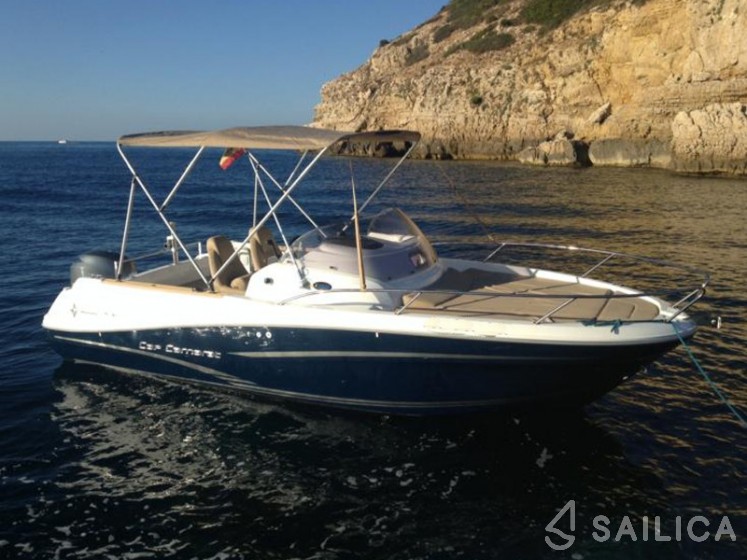 Cap Camarat 6.5 WA - Yacht Charter Sailica