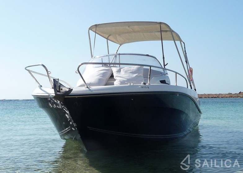Cap Camarat 6.5 WA - Yacht Charter Sailica