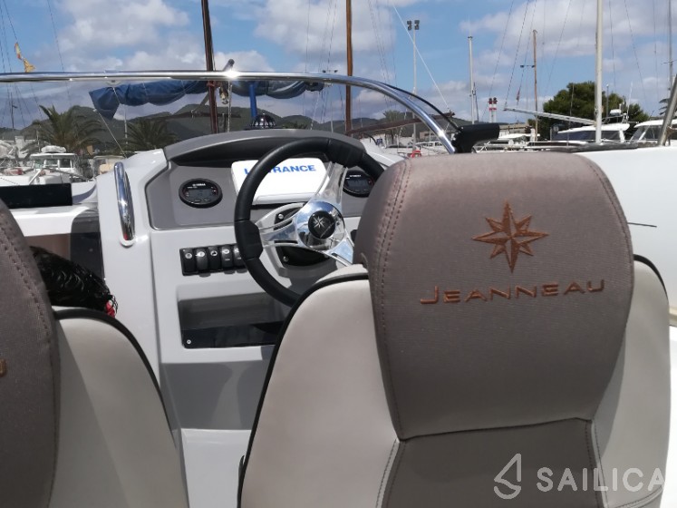 Cap Camarat 6.5 WA - Yacht Charter Sailica
