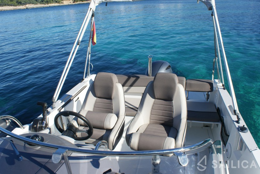Cap Camarat 6.5 WA - Yacht Charter Sailica