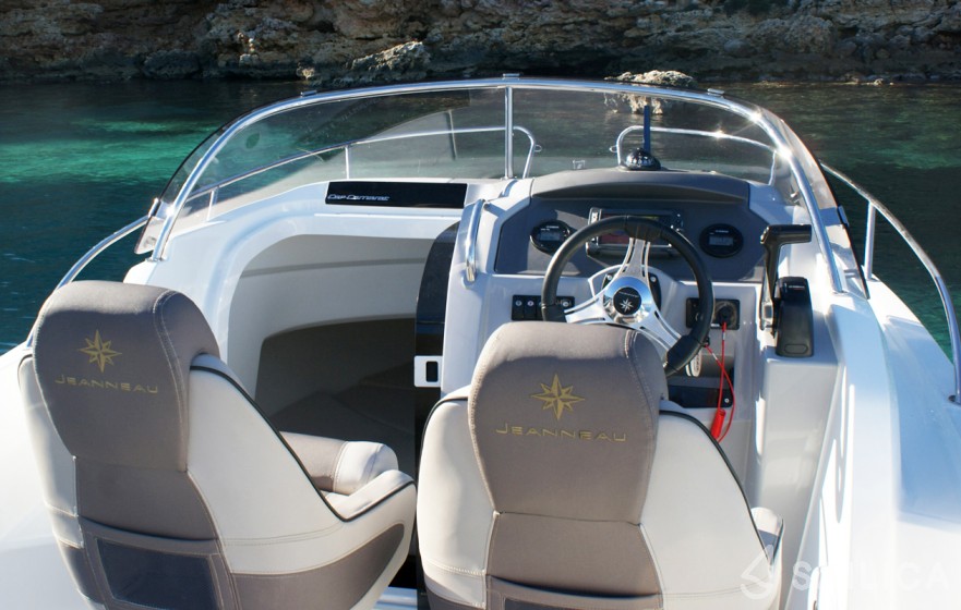 Cap Camarat 6.5 WA - Yacht Charter Sailica