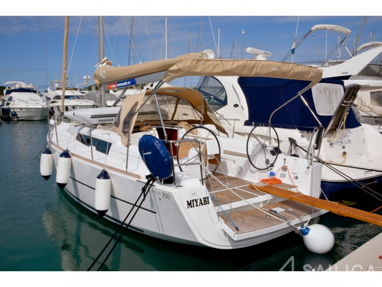 Dufour 35 - Yacht Charter Sailica