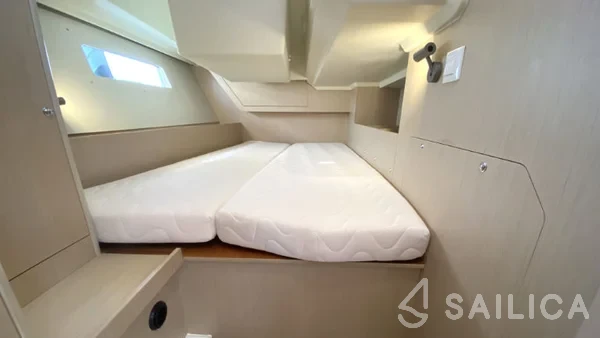 Oceanis 41.1 - Yacht Charter Sailica