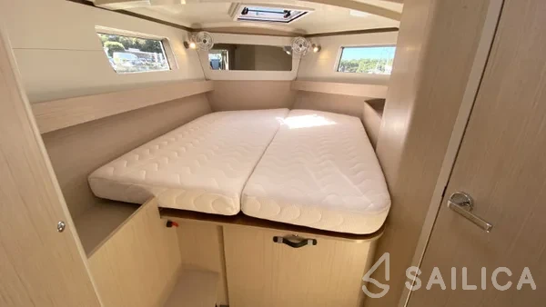 Oceanis 41.1 - Yacht Charter Sailica