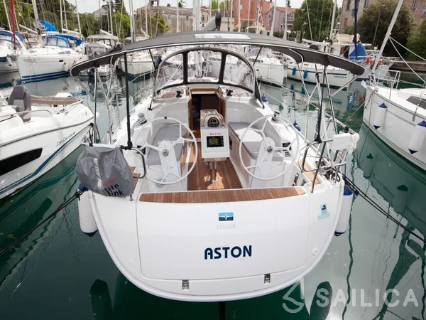 Bavaria 34 Cruiser - Yacht Charter Sailica