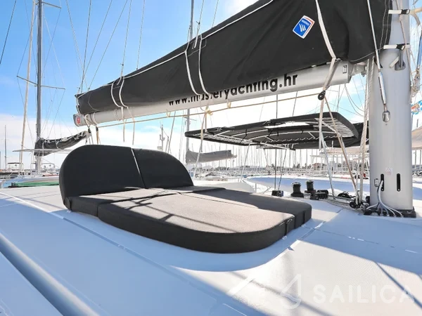 Lagoon 42 - Yacht Charter Sailica