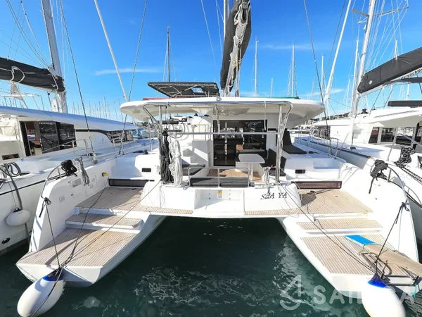 Lagoon 42 - Yacht Charter Sailica