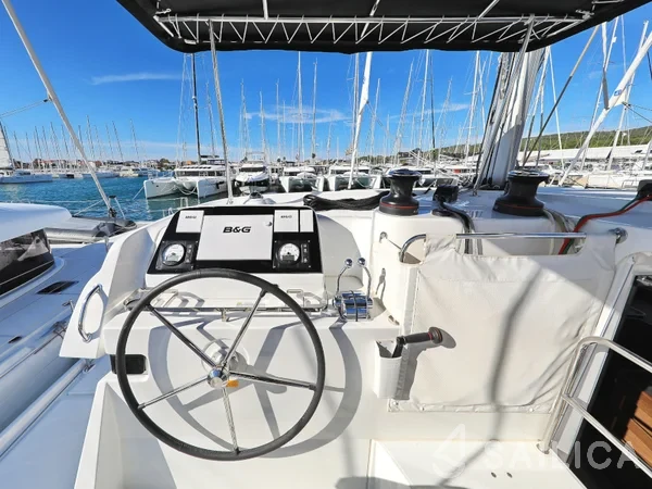 Lagoon 42 - Yacht Charter Sailica