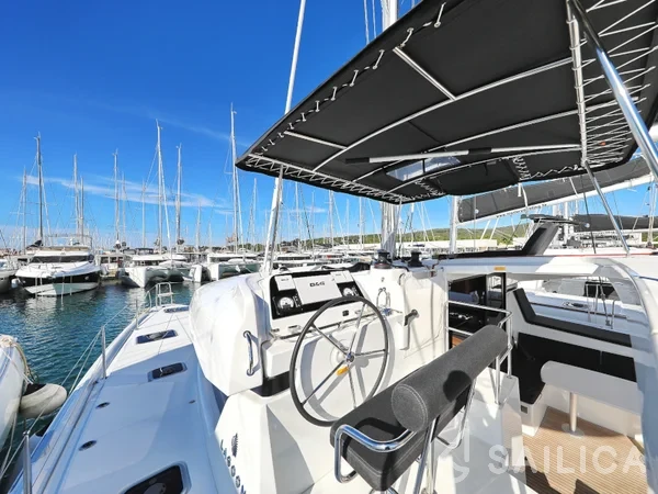 Lagoon 42 - Yacht Charter Sailica