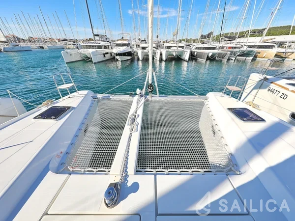 Lagoon 42 - Yacht Charter Sailica