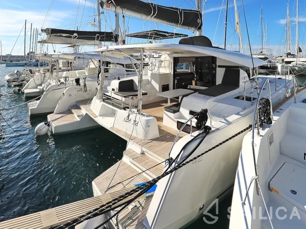 Lagoon 42 - Yacht Charter Sailica