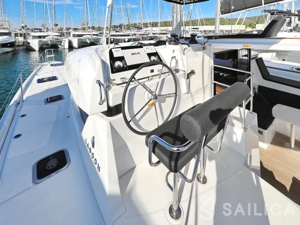 Lagoon 42 - Yacht Charter Sailica