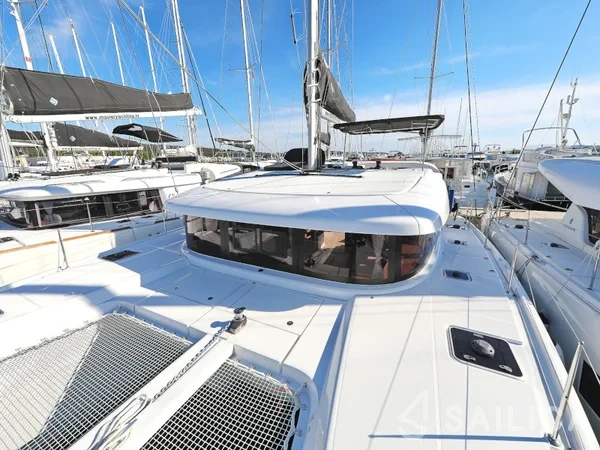 Lagoon 42 - Yacht Charter Sailica