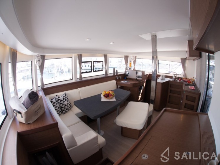 Lagoon 42 - Yacht Charter Sailica