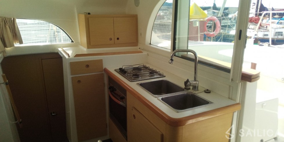 Lagoon 380 S2 - Yacht Charter Sailica